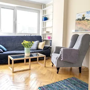 https://apartament-chmielna-35.warsawhotelspoland.com